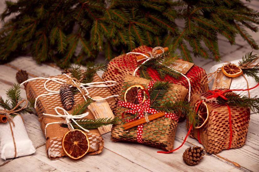 Wysyłka towarów w okresie świątecznym – jak pozytywnie zaskoczyć klientów?